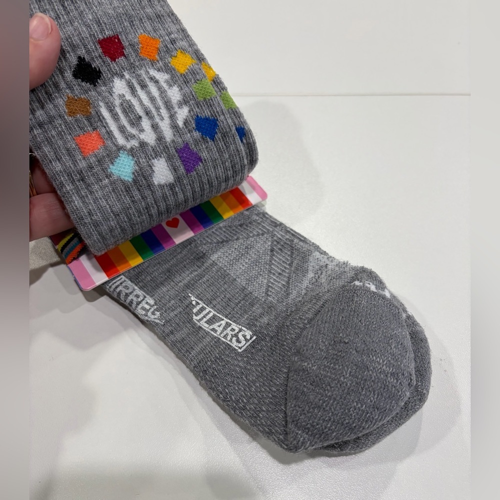 SmartWool Women's XL Athletic Pride Pattern Socks Crew Light Grey NWT Rainbow - Picture 2 of 7